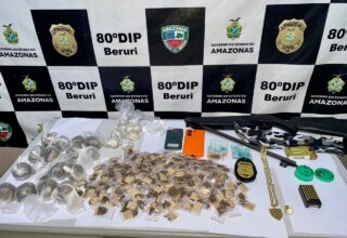 PC-AM, PMAM e GCM prendem homem em posse de drogas e arma de fogo em embarcação, em Beruri