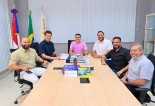 David Almeida assina ato de nomeação de mil aprovados no concurso da Semed