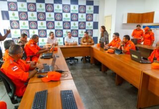 Roberto Cidade determina que órgãos estaduais intensifiquem combate aos incêndios no Amazonas