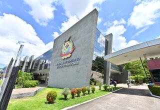 TCE-AM aprecia 69 processos na sessão de segunda-feira, dia 26